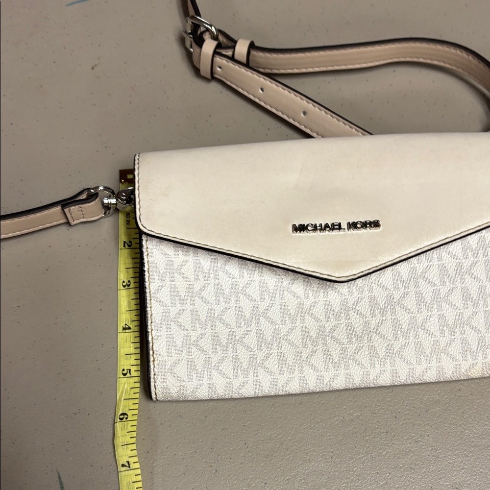 Michael Kors Cream and Tan Crossbody Bag - Picture 6 of 7